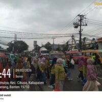 IPTU Udi Muhdi Pimpin Langsung Pengaturan Arus Lalu Lintas Sore Hari di Wilayah Cikupa