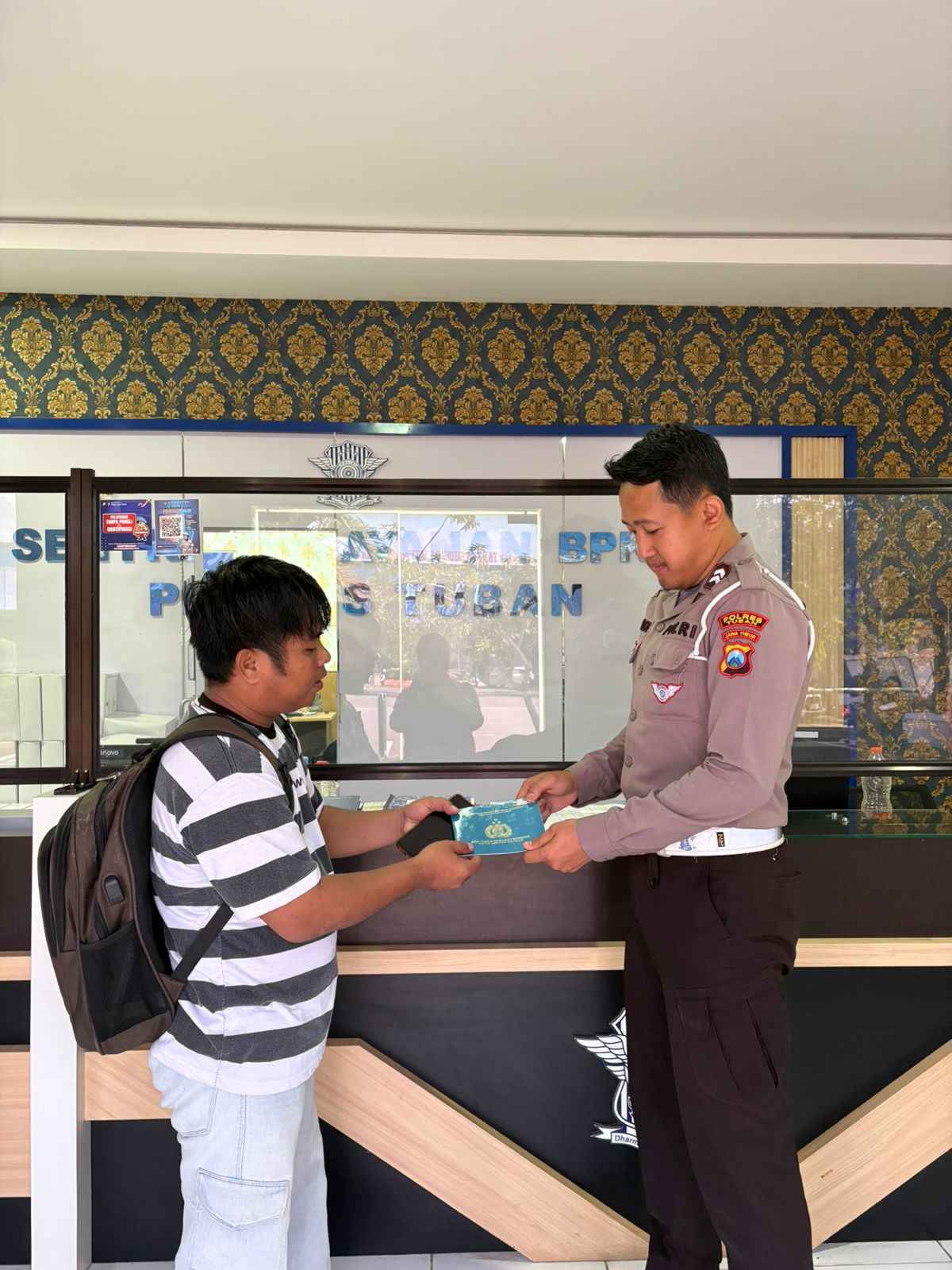 Satlantas Polres Tuban Gelar Program Polantas Menyapa di Desa dan Pasar