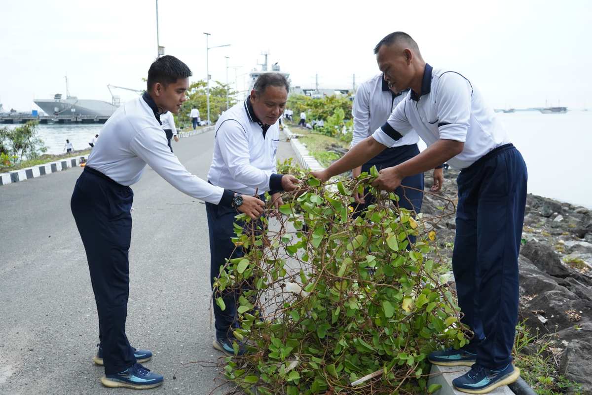 Kodaeral XIV Dukung Program Indonesia ASRI, Bersihkan Dermaga dan Pantai