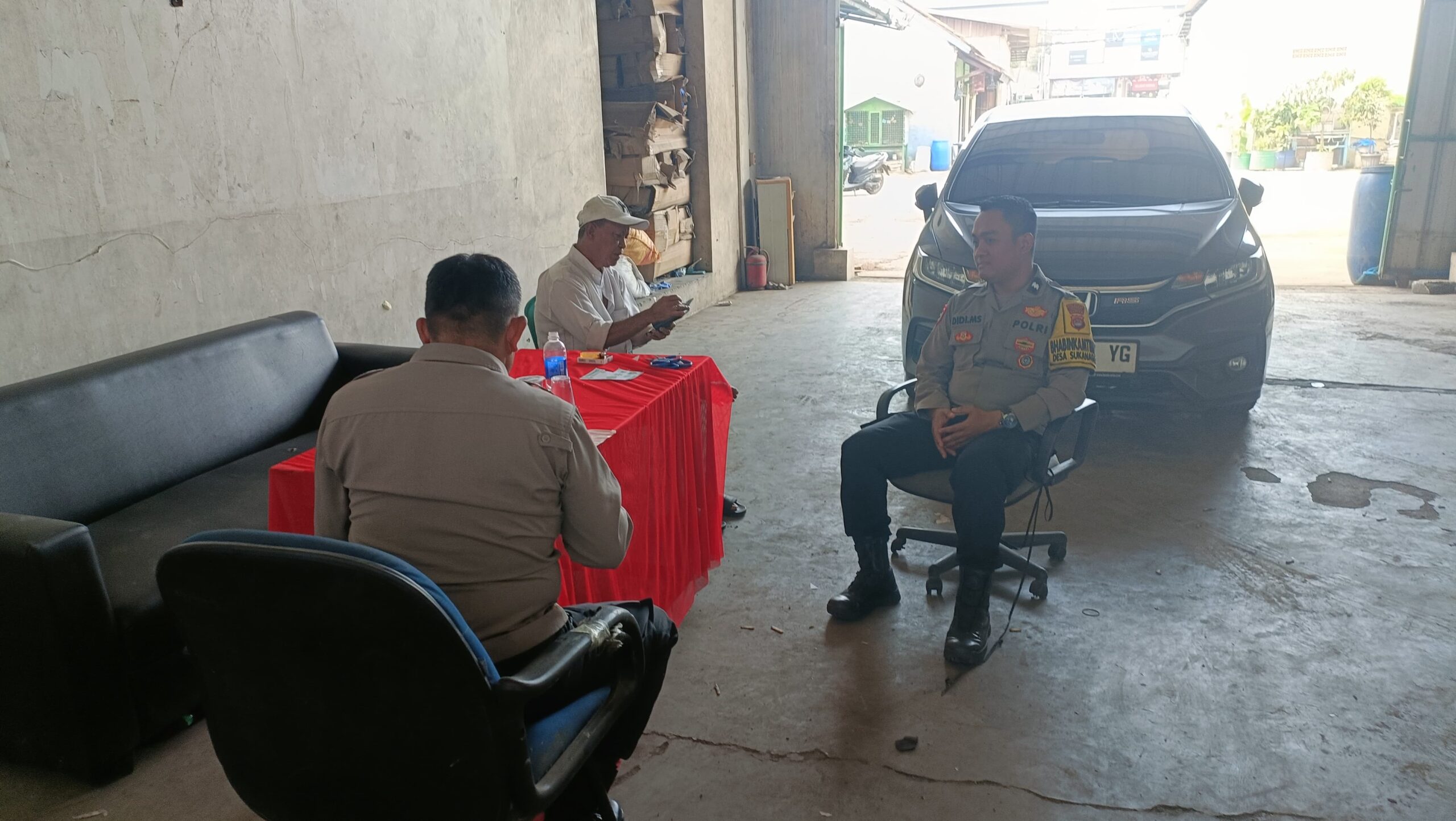 Kanit Binmas Polsek Cikupa IPTU Mahdi, S.H., Sambangi Kepala Desa Sukanagara, Perkuat Sinergi Harkamtibmas