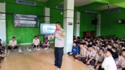 Bhabinkamtibmas Berikan Penyuluhan Bahaya Tawuran dan Bullying di SMP Islam Iqro