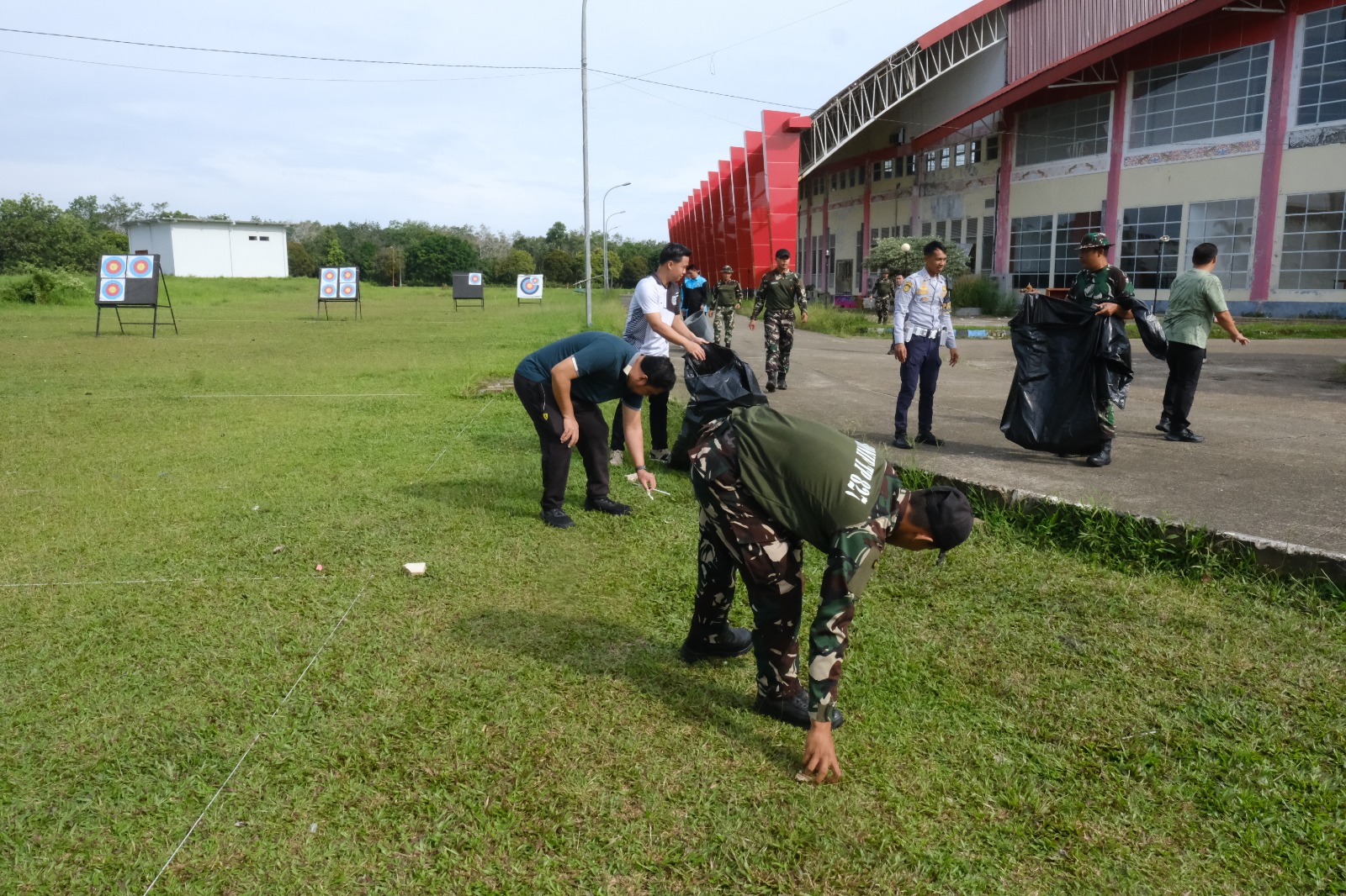 Pemkab Kubar Bersama TNI-Polri Gelar Gerakan Indonesia ASRI dan Sedekah Sampah