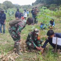 Peringatan HPN 2026, TNI, Insan Pers dan Elemen Masyarakat di Bojonegoro Tanam Ratusan Pohon Produktif