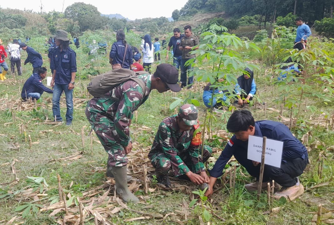 Peringatan HPN 2026, TNI, Insan Pers dan Elemen Masyarakat di Bojonegoro Tanam Ratusan Pohon Produktif