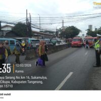 PECAK, Personel Lantas Polsek Cikupa Laksanakan Pengaturan Arus di Pertigaan Columbus
