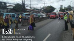 PECAK, Personel Lantas Polsek Cikupa Laksanakan Pengaturan Arus di Pertigaan Columbus