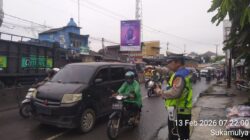 PECAK Pagi, Personel Lantas Polsek Cikupa Laksanakan Pengaturan Arus di Jalan Raya Serang