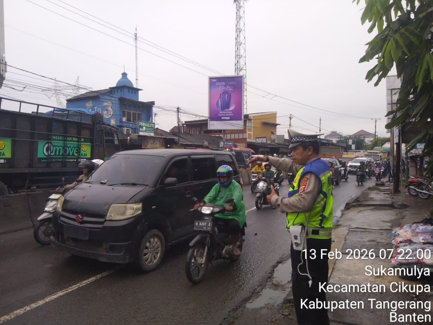 PECAK Pagi, Personel Lantas Polsek Cikupa Laksanakan Pengaturan Arus di Jalan Raya Serang