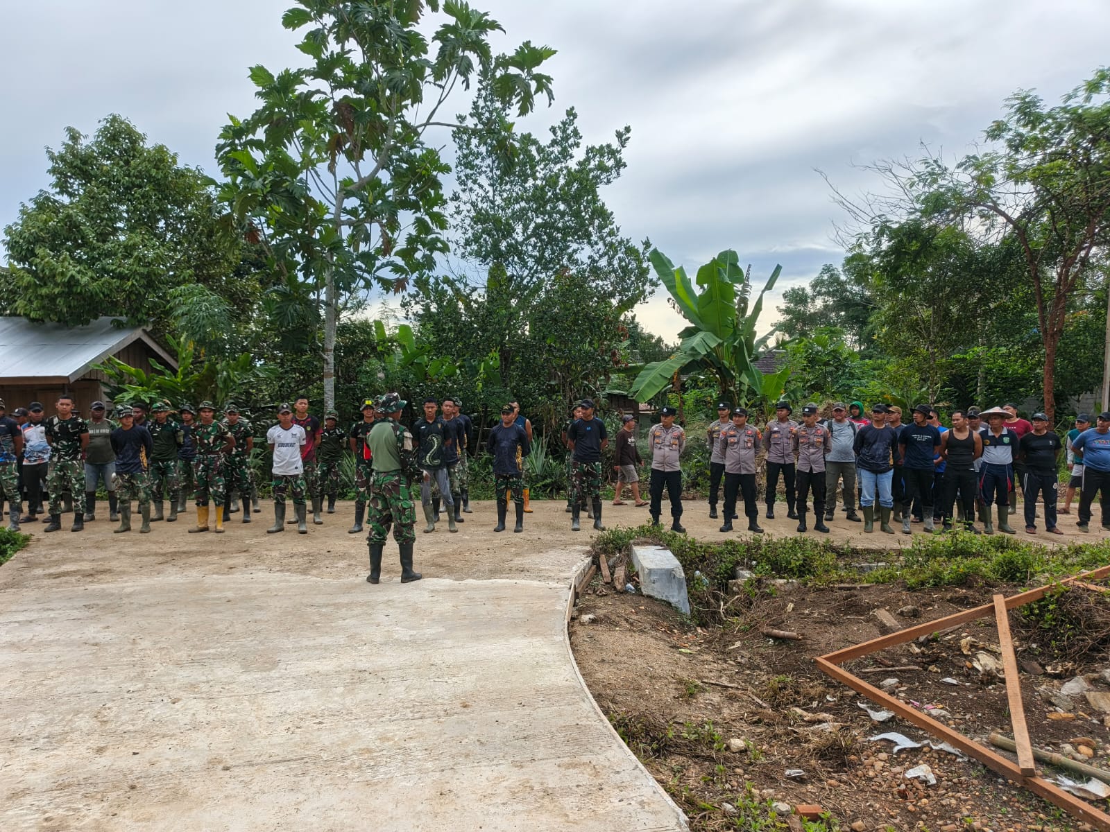 Apel Pagi Jadi Kunci Sukses Pelaksanaan Sasaran Fisik TMMD Wiltas Ke-127