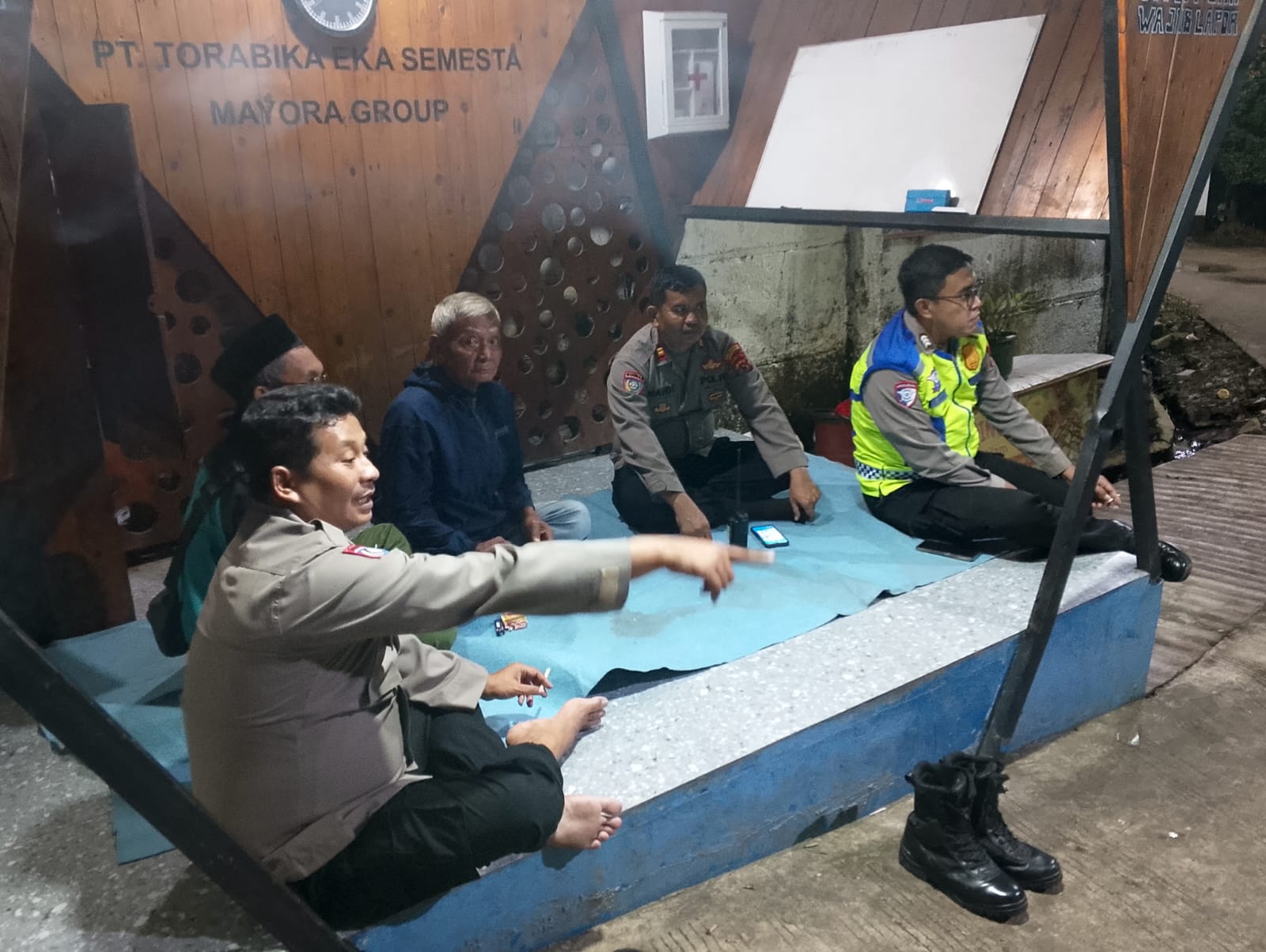 Polsek Cikupa Laksanakan Ronda Siskamling Bersama Warga di Bitung Jaya