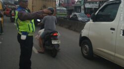 Personel Polsek Cikupa Laksanakan Pengaturan Lalu Lintas Sore Hari