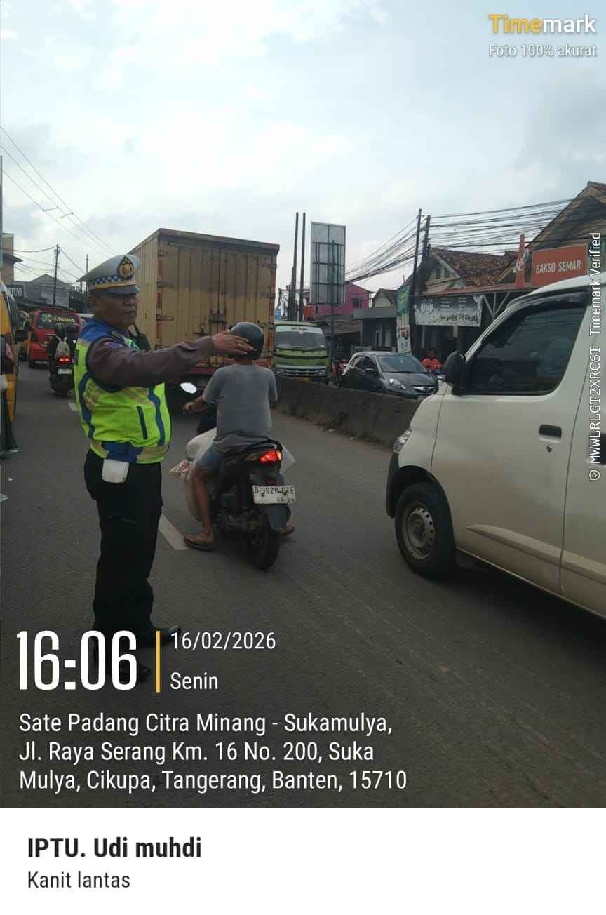 IMG-20260216-WA0063 Personel Polsek Cikupa Laksanakan Pengaturan Lalu Lintas Sore Hari