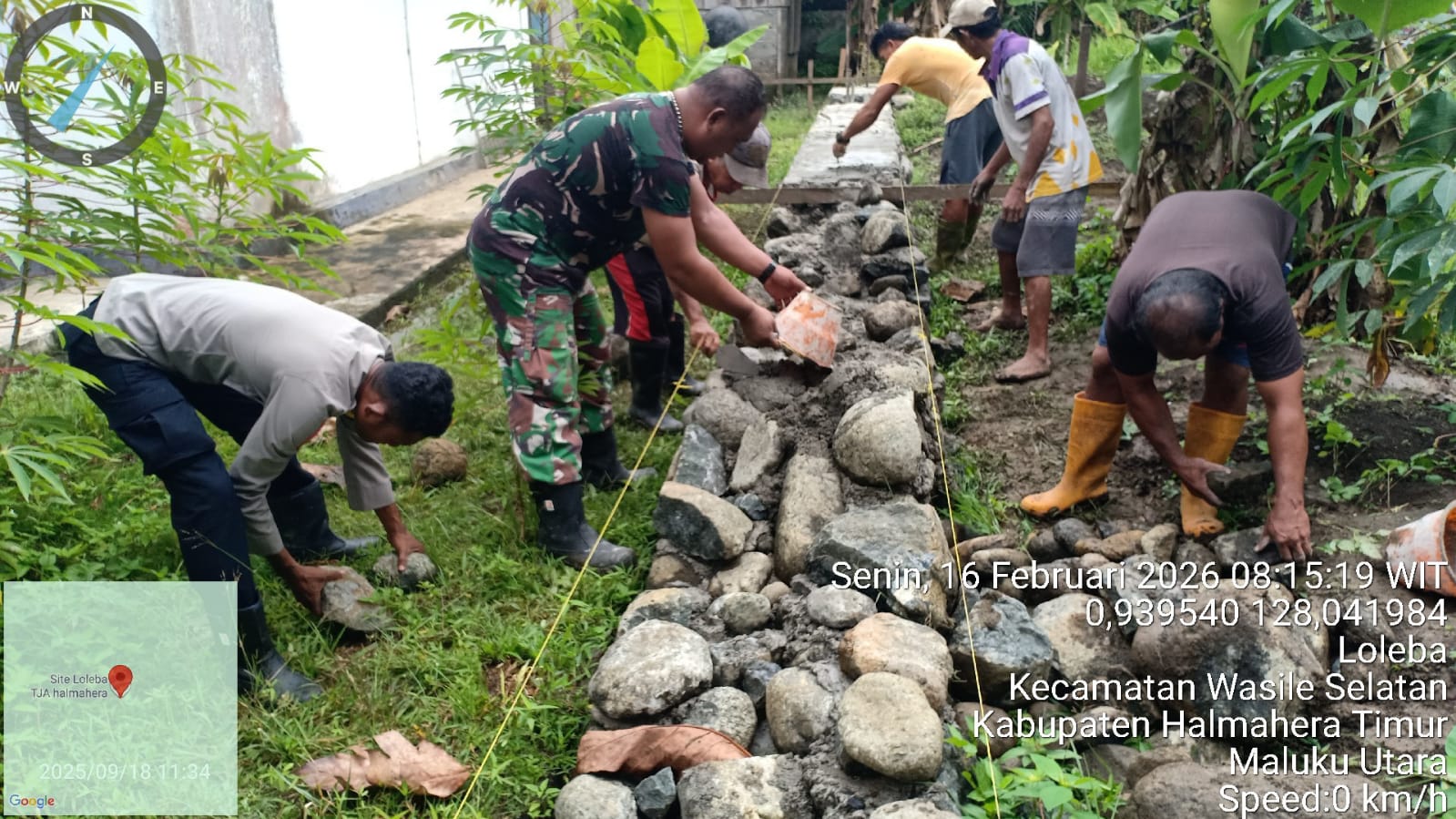 Peduli Warga Binaan, Babinsa Koramil Wasile Bersama Warga Gotong Royong Bangun Pondasi Rumah