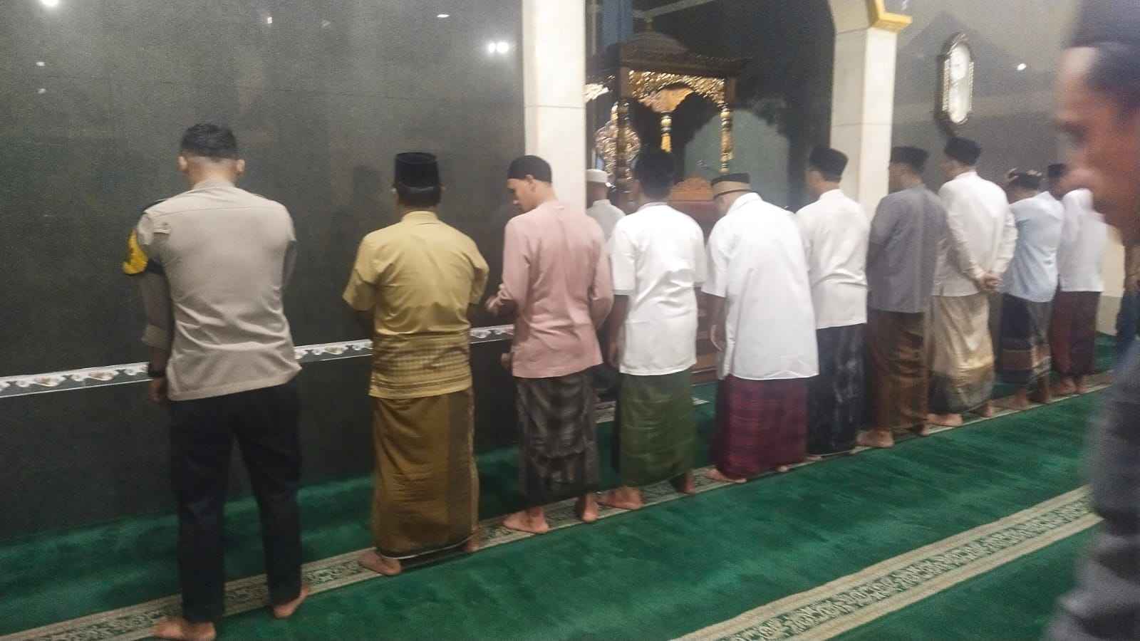 IMG-20260217-WA0013 Polsek Cikupa Laksanakan Program Subuh Keliling di Masjid Hubbul Waton