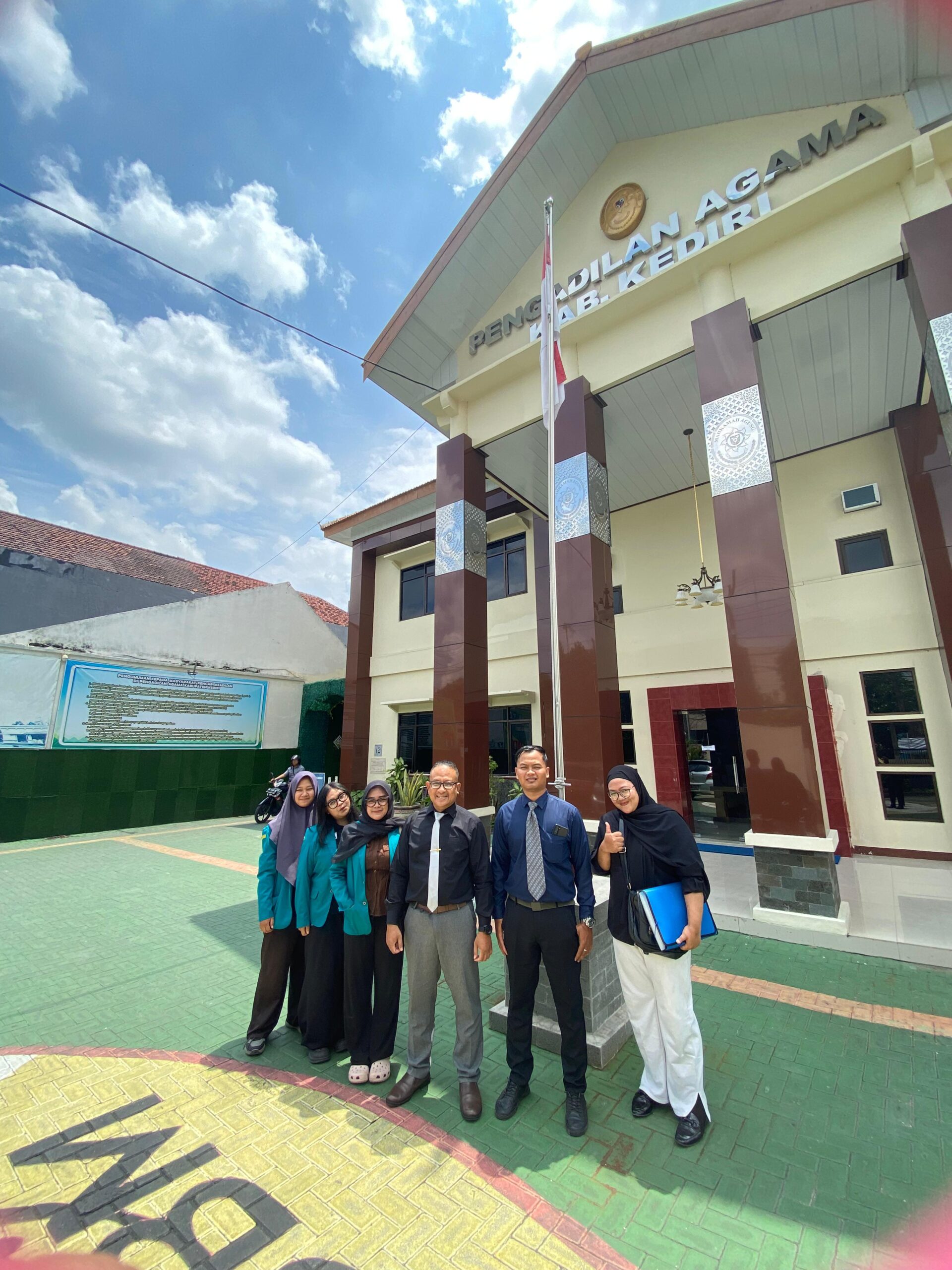 Dari Masjid ke Konstitusi: Ramadhan dan Kesadaran Hukum Bangsa Dari Masjid ke Konstitusi: Ramadhan dan Kesadaran Hukum Bangsa