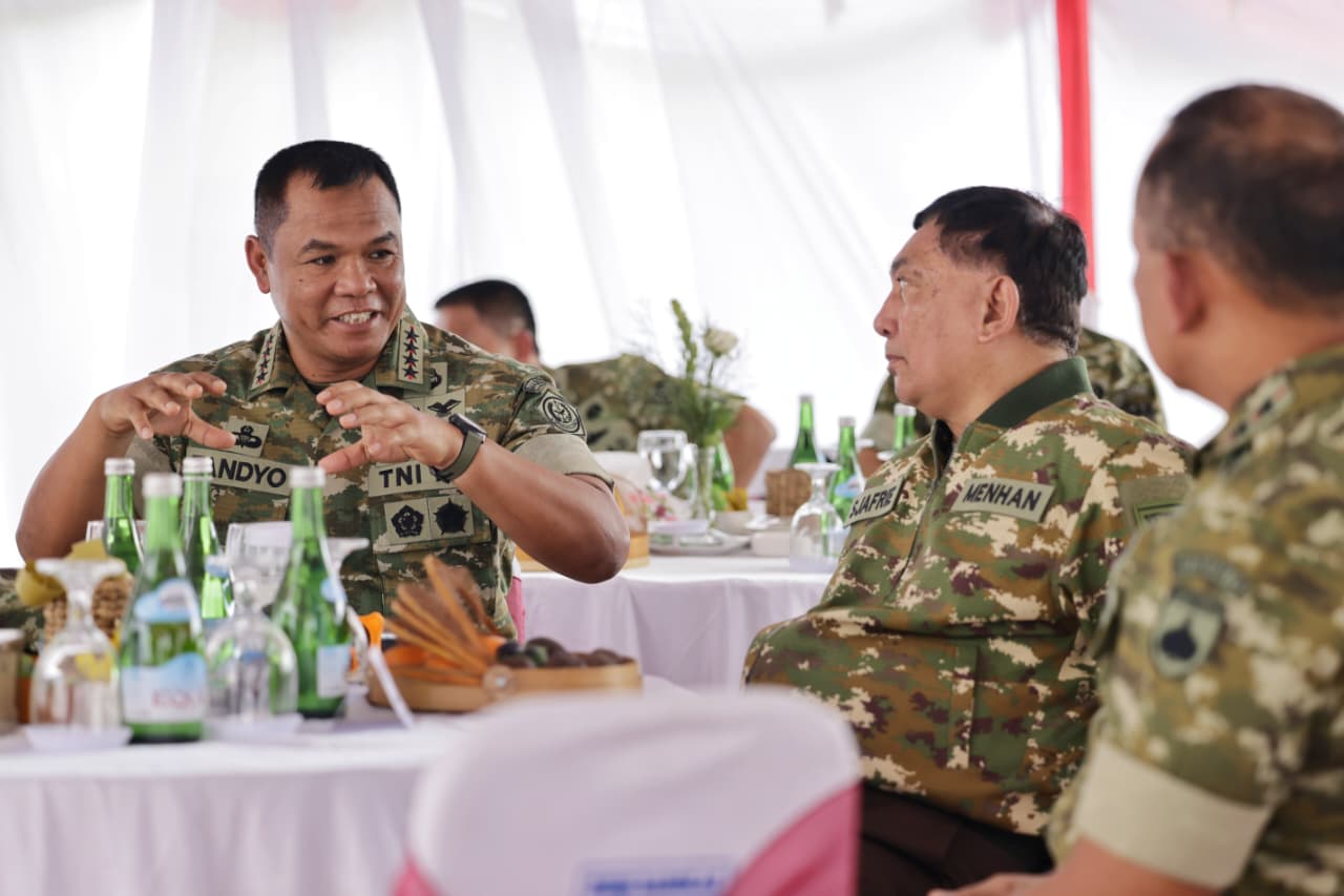 Wapang TNI Dampingi Menhan RI Tinjau Yonif TP 888, Perkuat Pertahanan Negara
