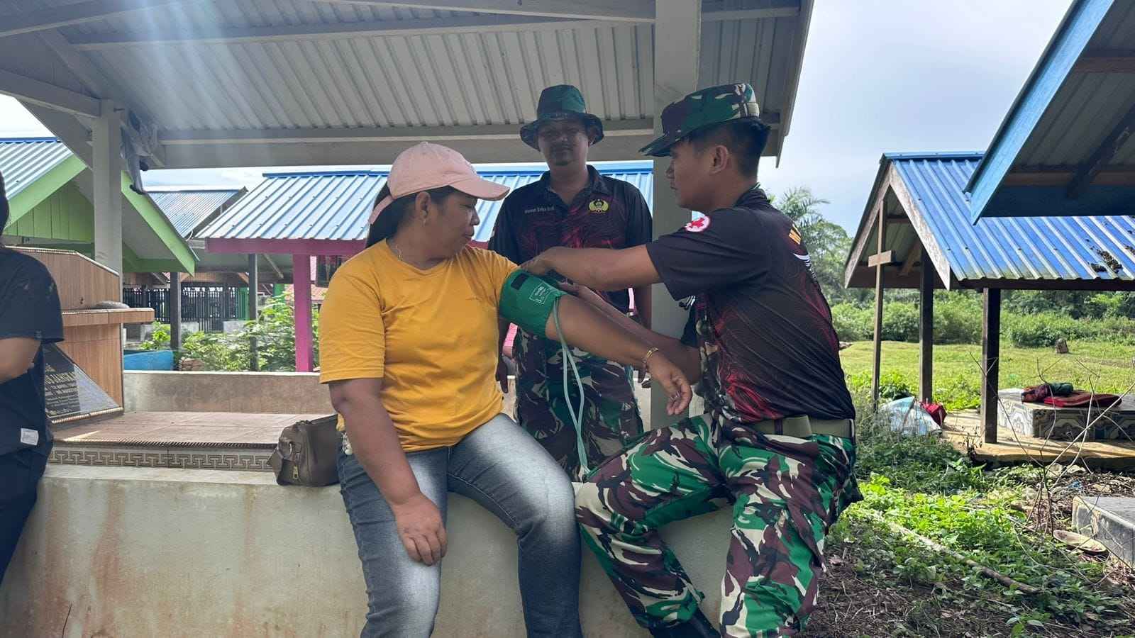 Di Balik Pembangunan, Ada Kepedulian Kesehatan dari Satgas TMMD