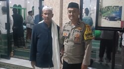Bhabinkamtibmas Laksanakan PAM Shalat Tarawih di Desa Pasir Gadung