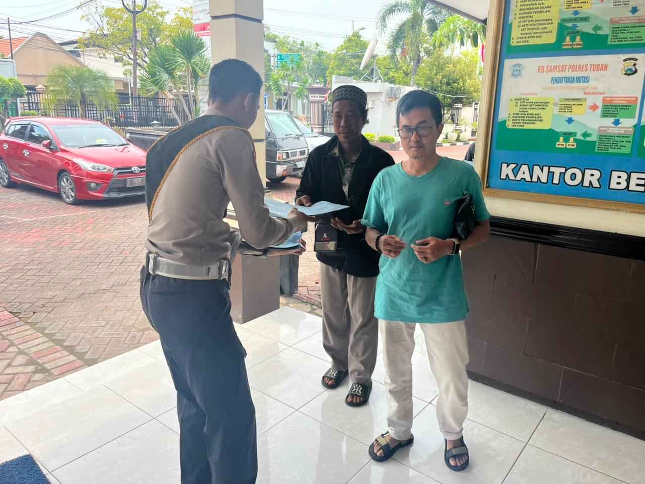 Dekatkan Polisi dan Warga, Polantas Menyapa Disambut Positif di Tuban