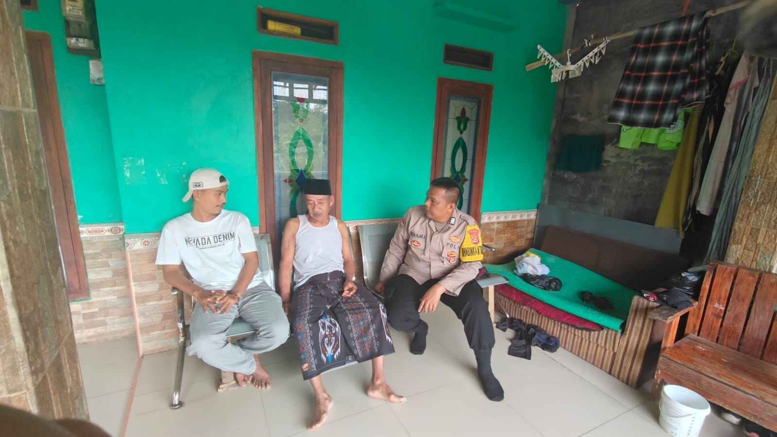 IMG-20260221-WA0045 Bhabinkamtibmas Desa Bojong Laksanakan Sambang dan Himbauan Kamtibmas