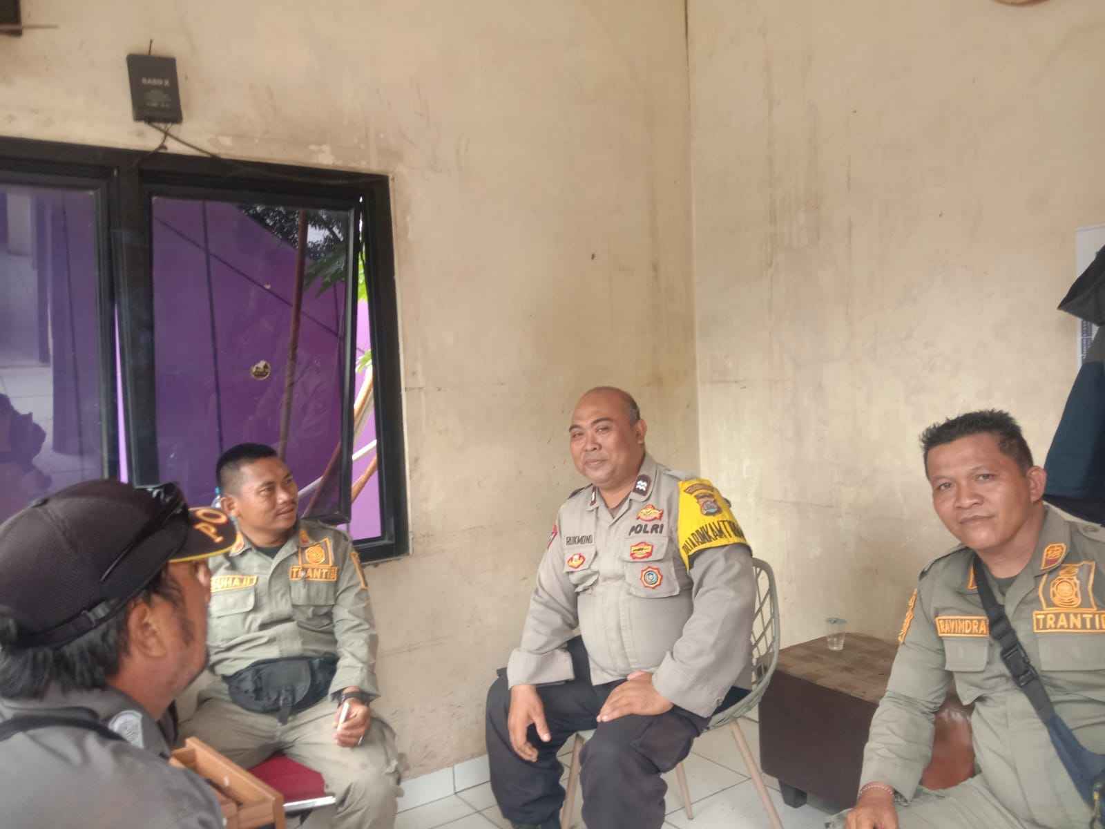 IMG-20260221-WA0084 Bhabinkamtibmas Polsek Cikupa Laksanakan Kunjungan ke Kantor Satpol PP Kecamatan Cikupa