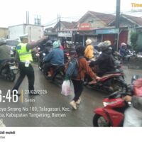 Personel Lantas Polsek Cikupa Laksanakan PECAK Pengaturan Arus Lalu Lintas Pagi Hari