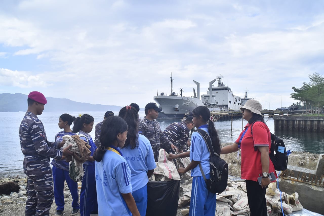 Satgas Ops Trisila 2026 Armada III Gelar Aksi Simpatik Bersihkan Rumah Ibadah dan Pesisir Bersama Warga di Maluku Satgas Ops Trisila 2026 Armada III Gelar Aksi Simpatik Bersihkan Rumah Ibadah dan Pesisir Bersama Warga di Maluku
