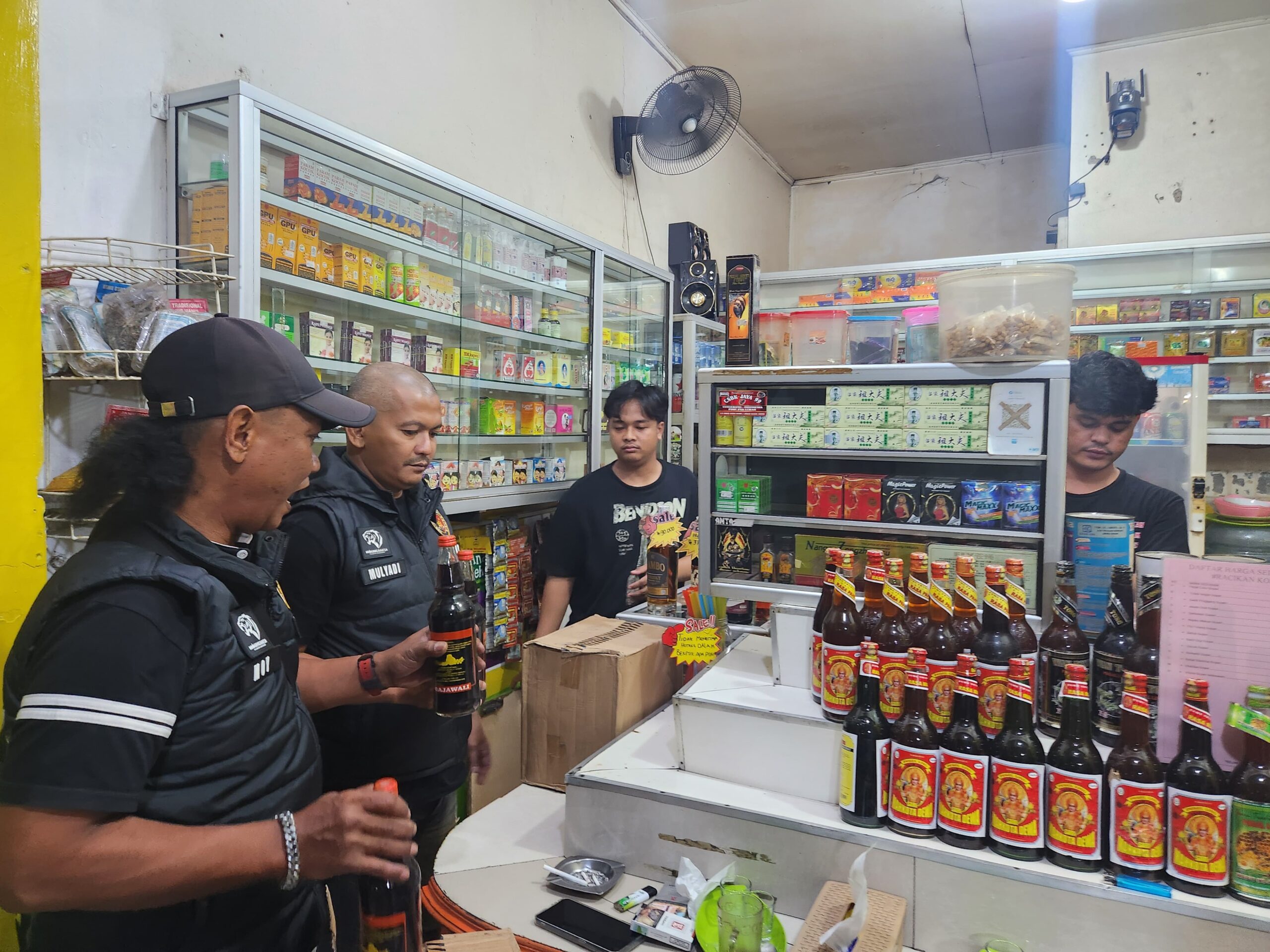 Polsek Cikupa Gelar Operasi Pekat dengan Sasaran Miras di Wilayah Hukum Cikupa Polsek Cikupa Gelar Operasi Pekat dengan Sasaran Miras di Wilayah Hukum Cikupa