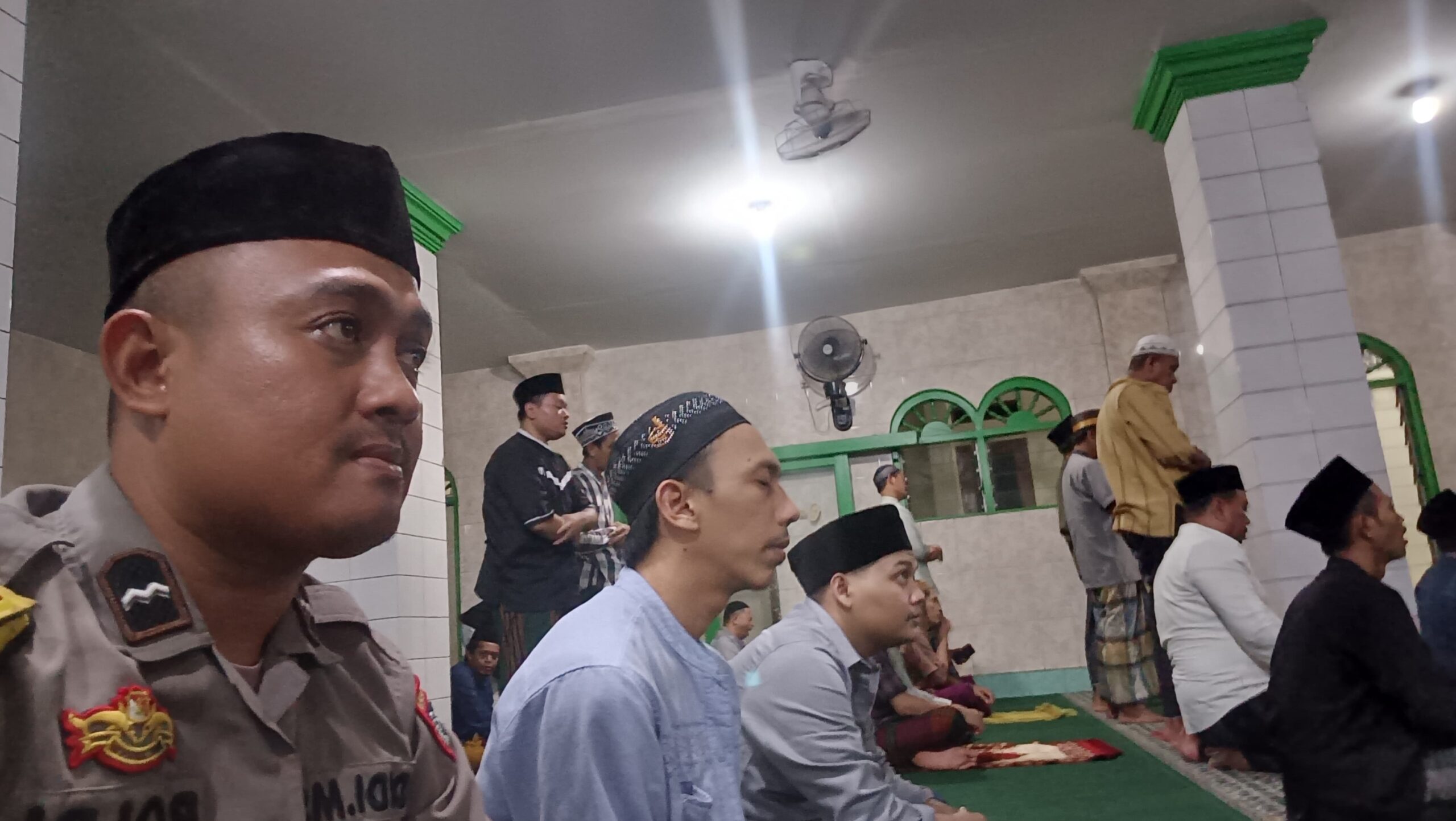 Bhabinkamtibmas Laksanakan Kegiatan Subuh Keliling di Desa Pasir Gadung Bhabinkamtibmas Laksanakan Kegiatan Subuh Keliling di Desa Pasir Gadung