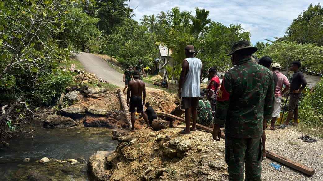 IMG-20260224-WA0097 TMMD ke-127 Kodim 1804/Kaimana Perbaiki Akses Jembatan Kampung Marsi, Wujud Nyata Sinergi TNI-Polri dan Masyarakat