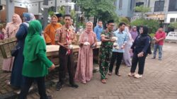 Babinsa Koramil Kasiman Bojonegoro bagikan Ratusan Paket Takjil Ramadhan