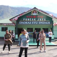 Senam Jum’at Sehat Bersama, Cara Ibu Persit Kodim 1714/Puncak Jaya Tampil Bugar Dan Sehat