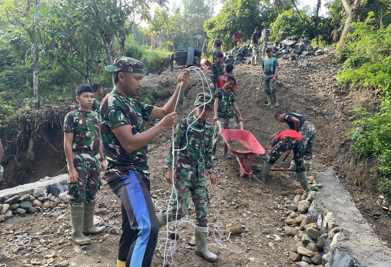 TNI AD Bangun Jembatan Aramco di Lima Puluh Kota, Perkuat Akses dan Ekonomi Warga