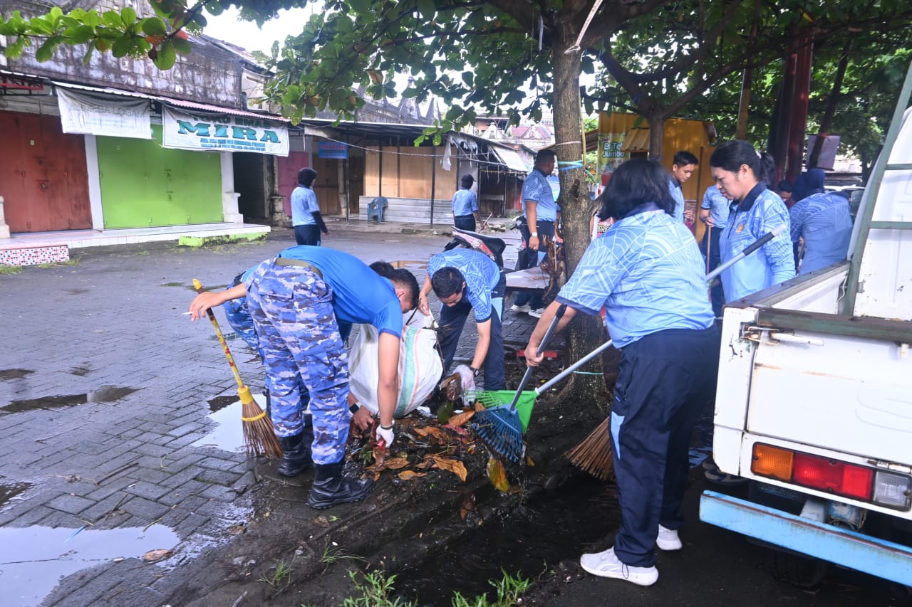 Gerakan Indonesia ASRI, Personel Lanud Sultan Hasanuddin Bersihkan Kawasan Terminal dan Pasar Daya