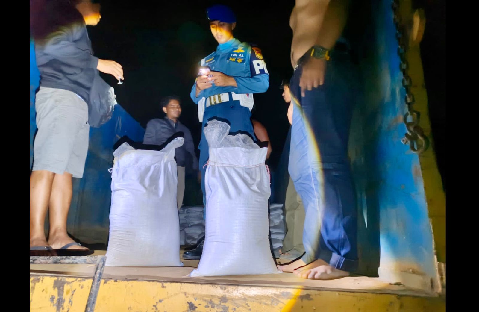 Satlap Tri Cakti, Pusintel TNI AL, dan Lanal Babel Berhasil Gagalkan Penyelundupan Bijih Timah di Pangkal Balam