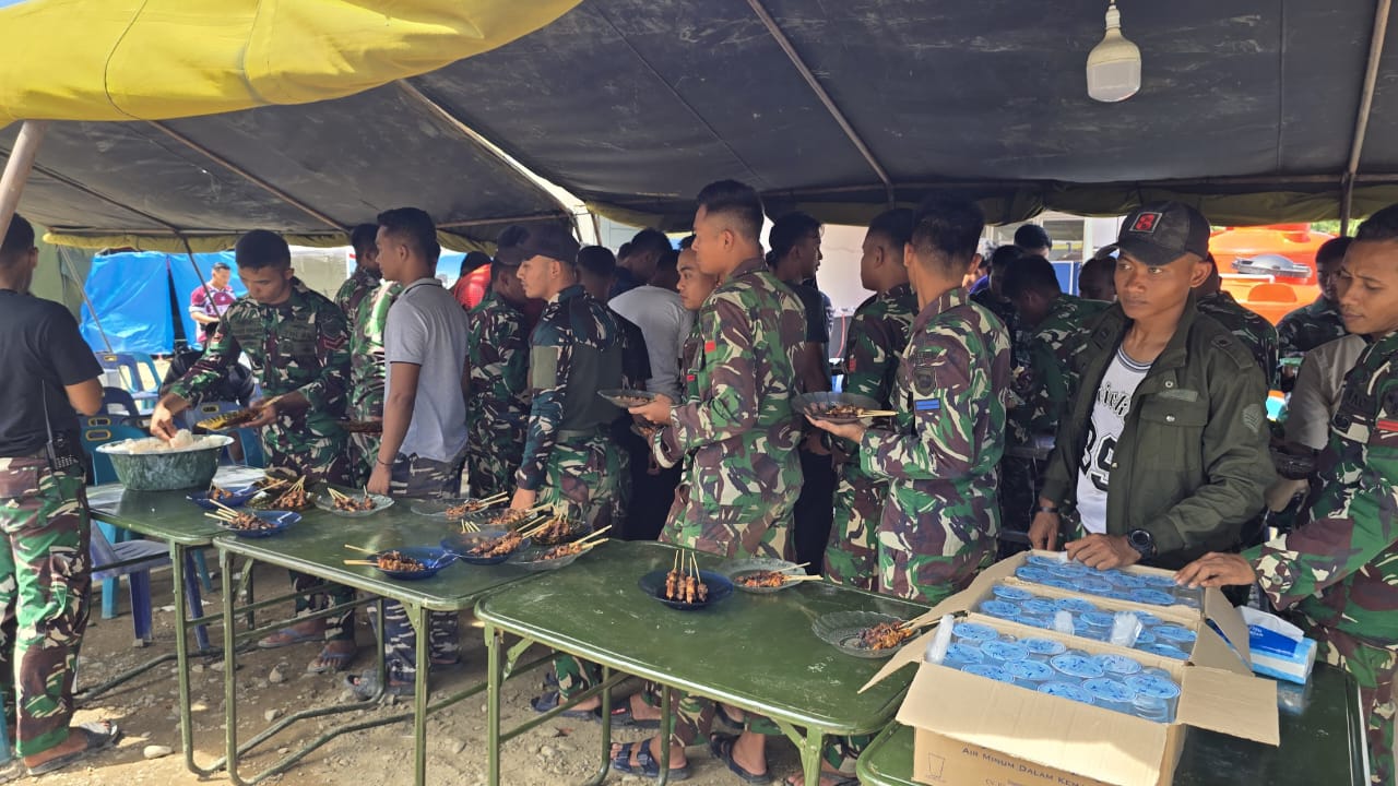 Satgas Kuala TNI–Jhonlin Laksanakan Tradisi Meugang Bersama Warga Aceh Tamiang