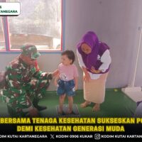 Babinsa Bersama Tenaga Kesehatan Sukseskan Posyandu Demi Kesehatan Generasi Muda