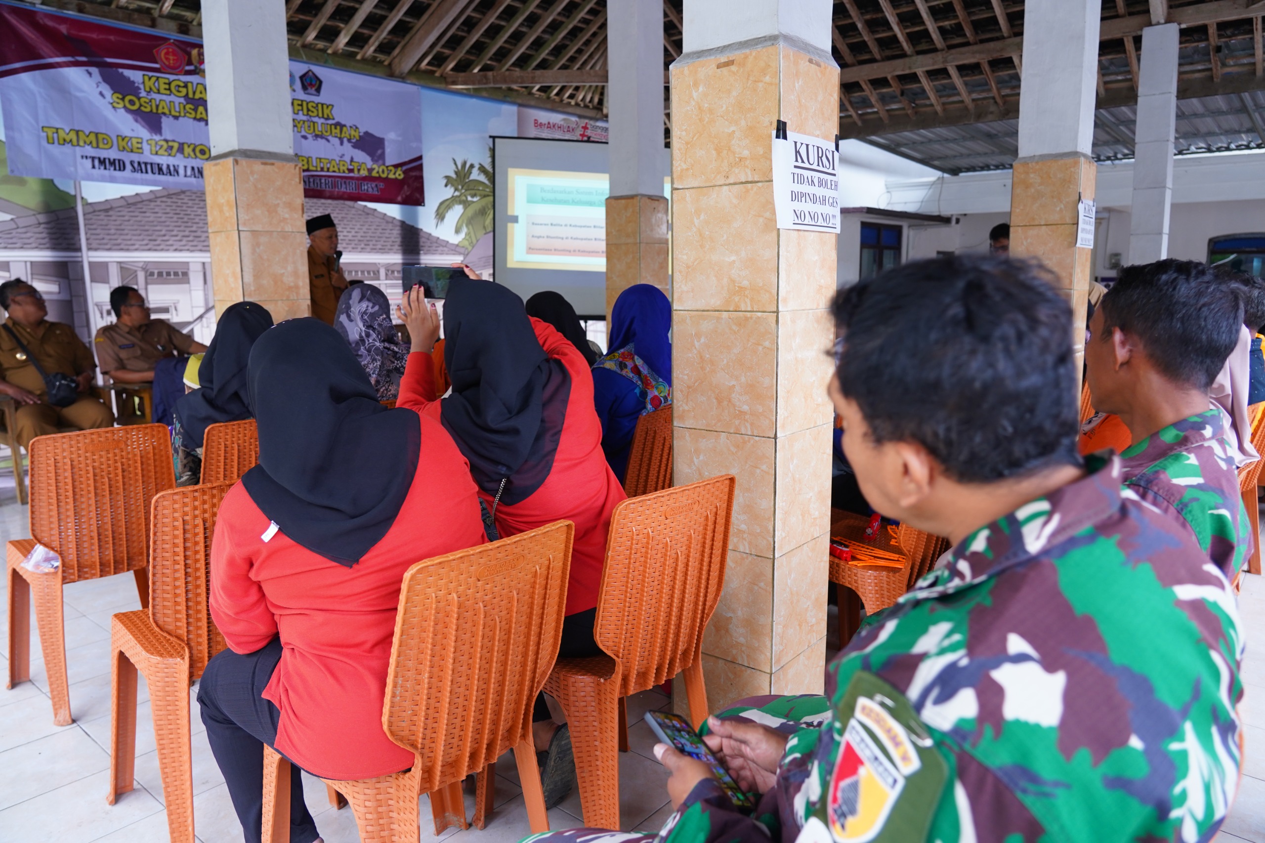 Atasi Stunting Di Desa Krisik, Satgas TMMD Ke 127 Kodim 0808/Blitar Gelar Pendampingan Dan Penyuluhan Kesehatan