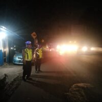 Polsek Cikupa Laksanakan Penyekatan Kendaraan Sumbu Tiga di Wilayah Hukumnya