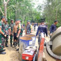 Tim Wasev Tinjau Pengerjaan Semenisasi Jalan di Kampung Linggang Amer