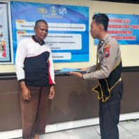 Dekat dengan Warga, Polisi Tuban Sosialisasikan Administrasi Kendaraan Tanpa Razia