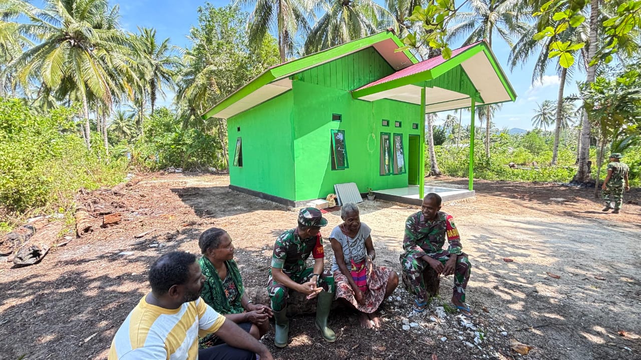 Kodim 1804/Kaimana Hadir Nyata Melalui TMMD Ke-127: Dandim Sulistyo Nugroho Pererat Kebersamaan dengan Warga Sisir