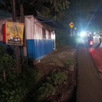 Kanit Binmas IPTU Mahdi Pimpin Penyekatan Kendaraan Sumbu Tiga di Wilayah Cikupa