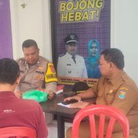Bripka Reza Fajar Ariansyah Sambangi Kantor Desa Bojong, Perkuat Komunikasi Kamtibmas
