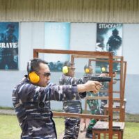 Tingkatkan Profesionalisme, Para Komandan Satuan Kodaeral XIV Laksanakan Latihan Menembak