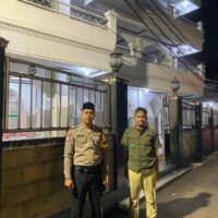 Brigadir Ibnu Dermawan Laksanakan Pengamanan Sholat Tarawih di Masjid Jami Nurul Nururrohman