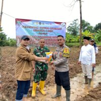 Bhabinkamtibmas Polsek Cikupa Hadiri Penanaman Jagung Hibrida Program 1 Desa 2 Hektare di Desa Sukanagara