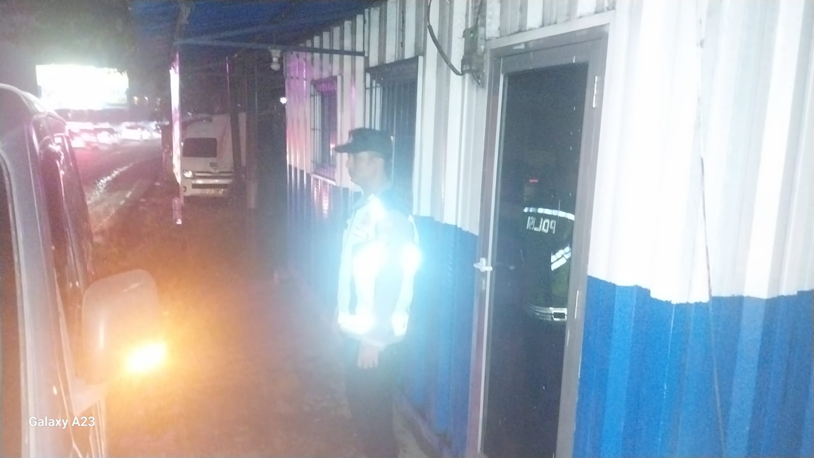 Polsek Cikupa Laksanakan Penyekatan Truk Sumbu Tiga di Wilayah Kedaton Cikupa Polsek Cikupa Laksanakan Penyekatan Truk Sumbu Tiga di Wilayah Kedaton Cikupa