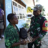 Tunjukkan Kepedulian, Dandim dan Persit Kunjungi Keluarga Berduka di Kampung Sisir
