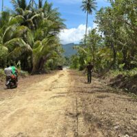 Penyemprotan Racun Rumput Percepat Pembukaan Akses Jalan Kampung Marsi